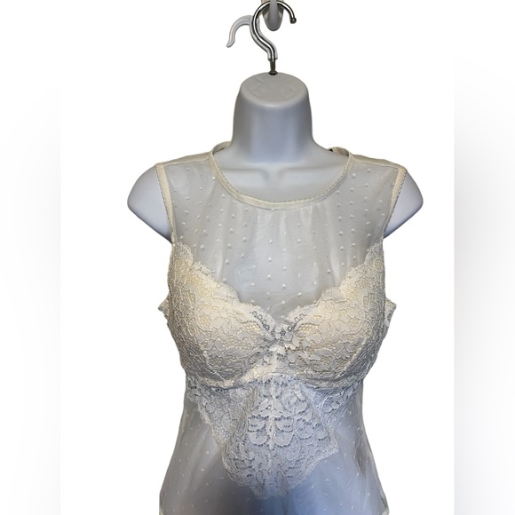 NWT INC INTERNATIONAL CONCEPTS Cupped Swiss Dot Sheer Lace Thong Bodysuit White - Picture 4 of 7